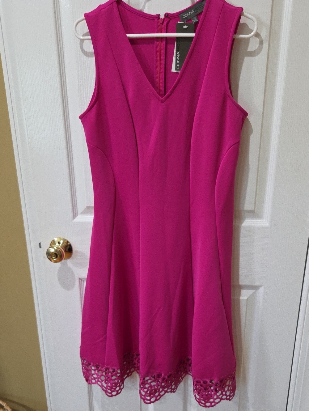 Donna Ricco Fuchsia Sleeveless V-Neck Dress